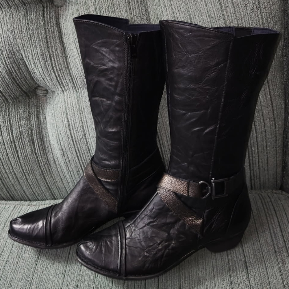Dorking by Fluchos leather boots.